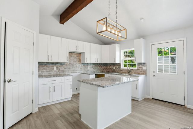 8434 Glen Shadow, San Antonio, TX 78239