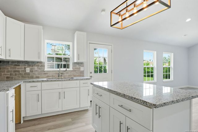 8434 Glen Shadow, San Antonio, TX 78239