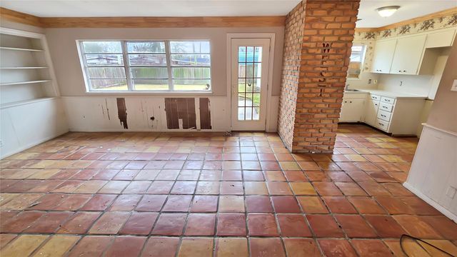 6275 Westgate Drive, Beaumont, TX 77706