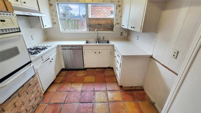 6275 Westgate Drive, Beaumont, TX 77706
