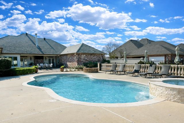 371 Myrtle Grove Dr, Houma, LA 70360