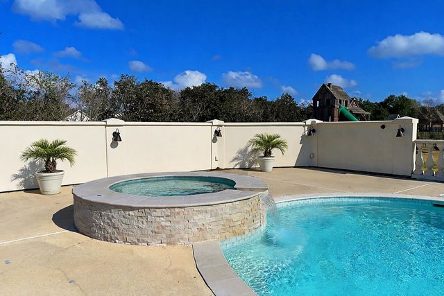 371 Myrtle Grove Dr, Houma, LA 70360