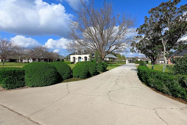 371 Myrtle Grove Dr, Houma, LA 70360