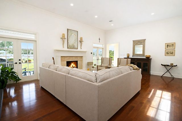 371 Myrtle Grove Dr, Houma, LA 70360