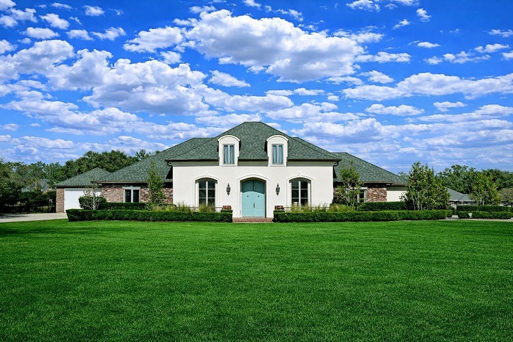 371 Myrtle Grove Dr, Houma, LA 70360