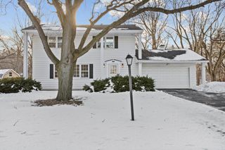 101 Heritage Circle N, Burnsville, MN 55337