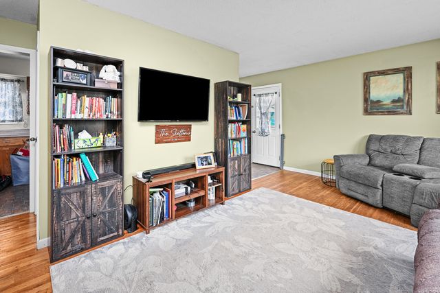 2347 Hawthorne Court, Bettendorf, IA 52722