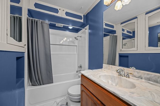 2347 Hawthorne Court, Bettendorf, IA 52722