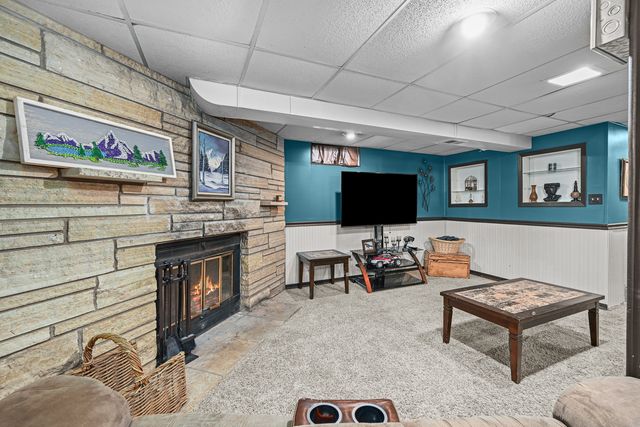 2347 Hawthorne Court, Bettendorf, IA 52722