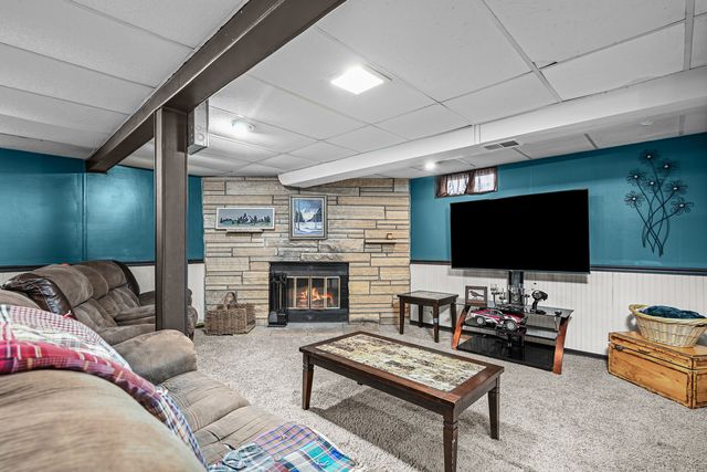 2347 Hawthorne Court, Bettendorf, IA 52722