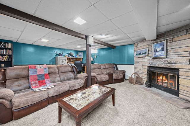 2347 Hawthorne Court, Bettendorf, IA 52722