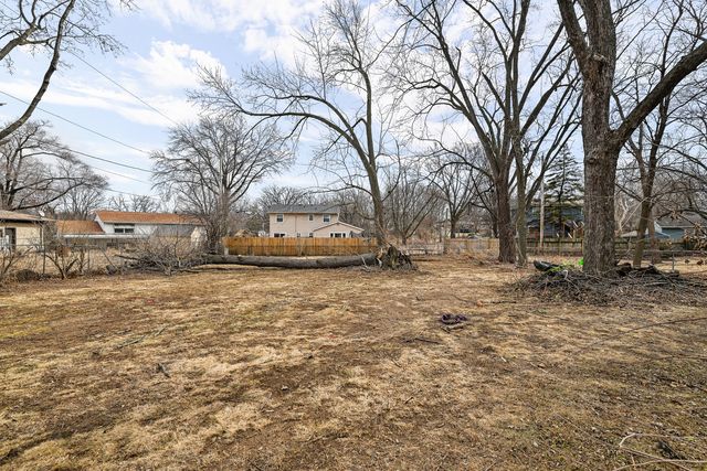 2347 Hawthorne Court, Bettendorf, IA 52722