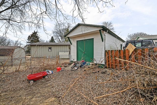 2347 Hawthorne Court, Bettendorf, IA 52722