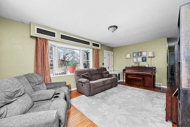 2347 Hawthorne Court, Bettendorf, IA 52722