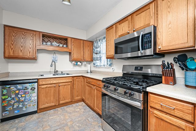 2347 Hawthorne Court, Bettendorf, IA 52722