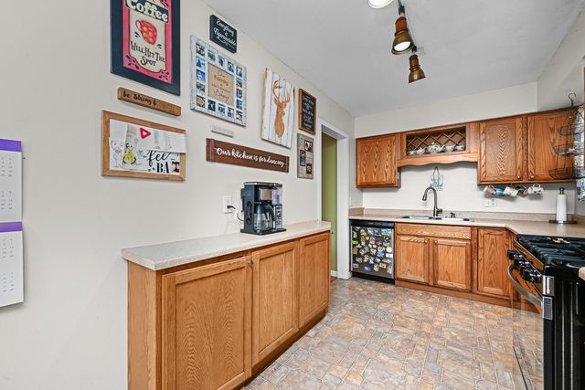 2347 Hawthorne Court, Bettendorf, IA 52722