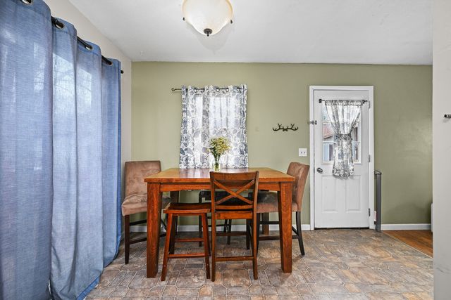 2347 Hawthorne Court, Bettendorf, IA 52722