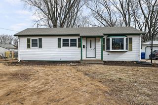 2347 Hawthorne Court, Bettendorf, IA 52722