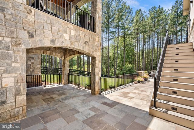 22563 CREIGHTON FARMS DR, Leesburg, VA 20175