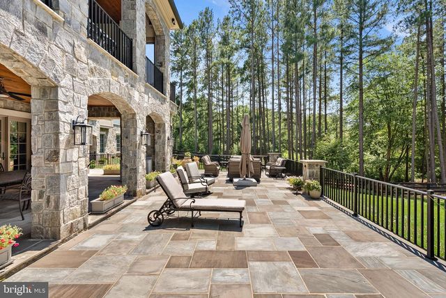 22563 CREIGHTON FARMS DR, Leesburg, VA 20175