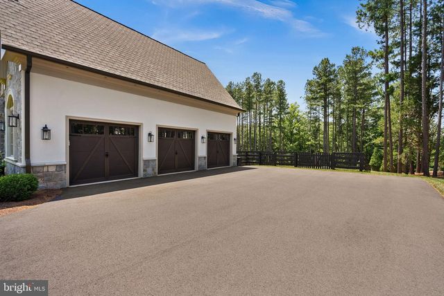 22563 CREIGHTON FARMS DR, Leesburg, VA 20175