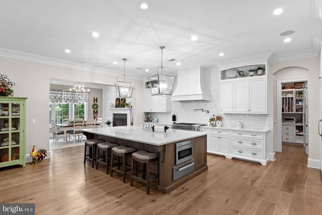 22563 CREIGHTON FARMS DR, Leesburg, VA 20175