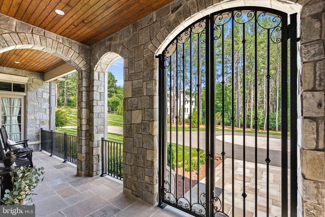 22563 CREIGHTON FARMS DR, Leesburg, VA 20175