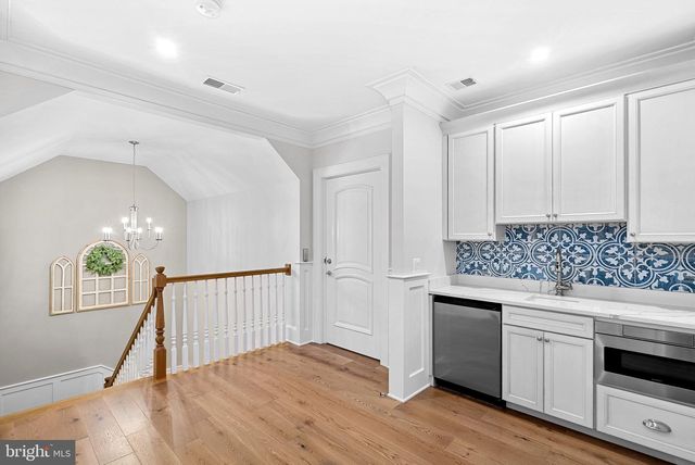 22563 CREIGHTON FARMS DR, Leesburg, VA 20175