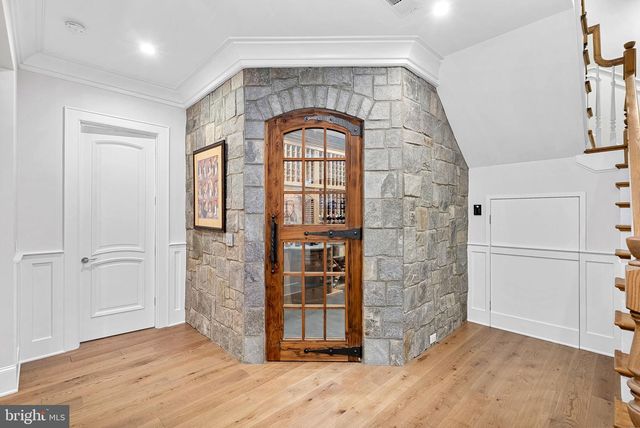 22563 CREIGHTON FARMS DR, Leesburg, VA 20175