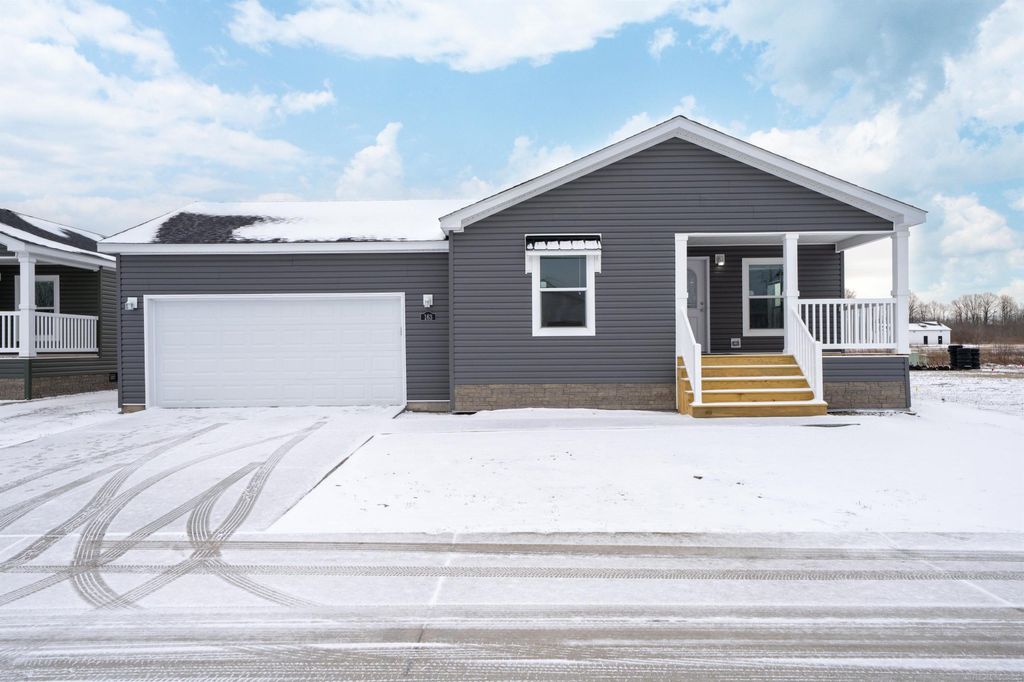 163 Riviera Drive, Lapeer Twp, MI 48446