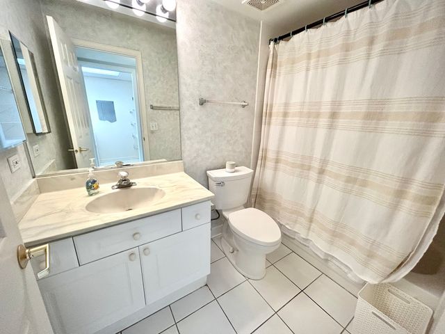 710 Creekside Drive 310, Mount Prospect, IL 60056