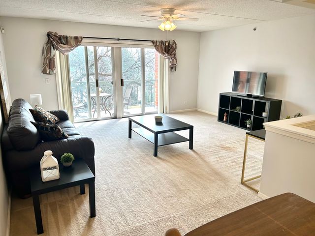 710 Creekside Drive 310, Mount Prospect, IL 60056