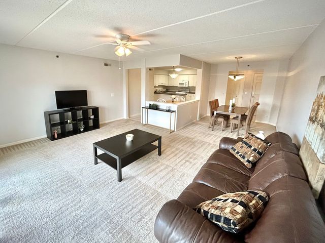 710 Creekside Drive 310, Mount Prospect, IL 60056