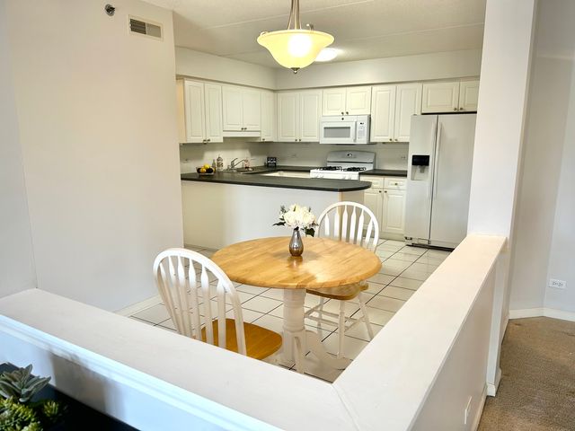 710 Creekside Drive 310, Mount Prospect, IL 60056