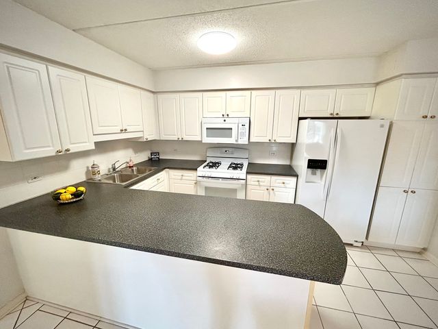 710 Creekside Drive 310, Mount Prospect, IL 60056