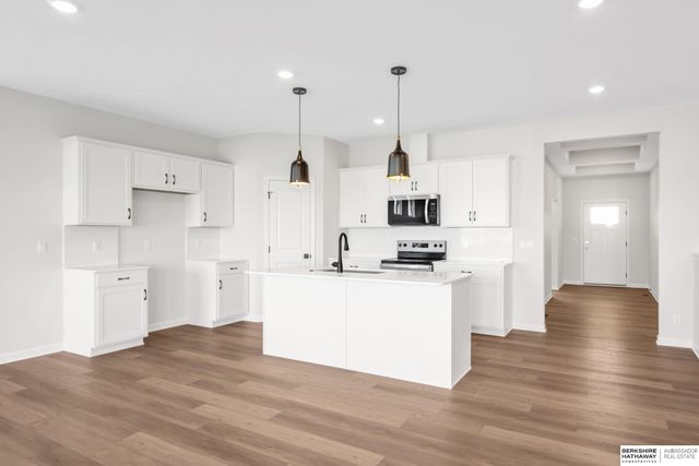 10410 S 109th Street, Papillion, NE 68046