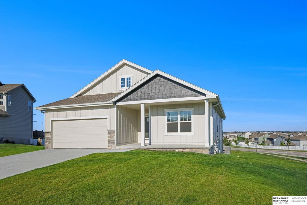 10410 S 109th Street, Papillion, NE 68046
