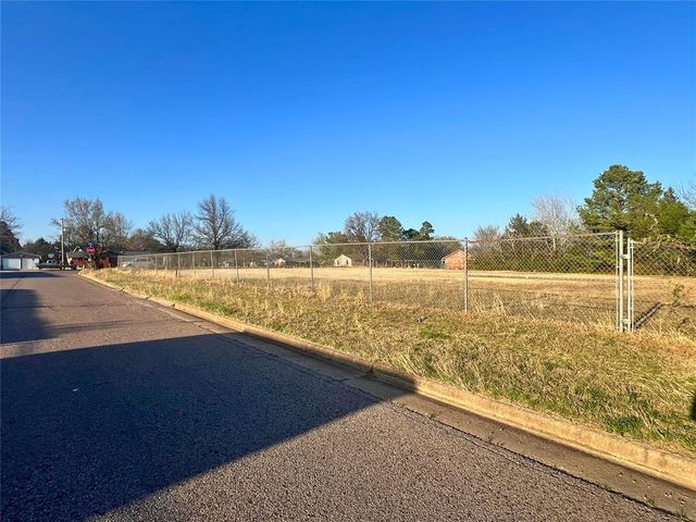 1828 W Federal Street, Shawnee, OK 74804