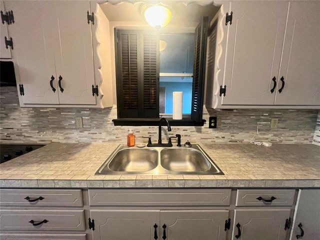 1828 W Federal Street, Shawnee, OK 74804