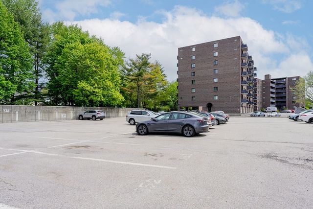 32 Whites Ave D13A, Watertown, MA 02472