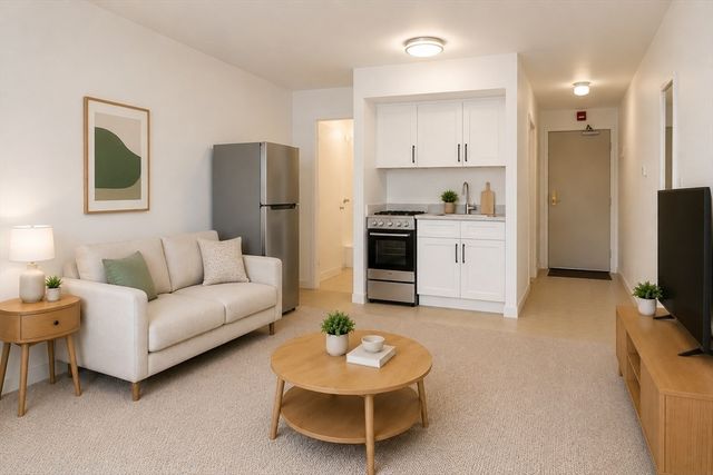 32 Whites Ave D13A, Watertown, MA 02472