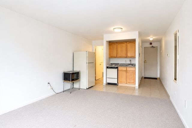 32 Whites Ave D13A, Watertown, MA 02472