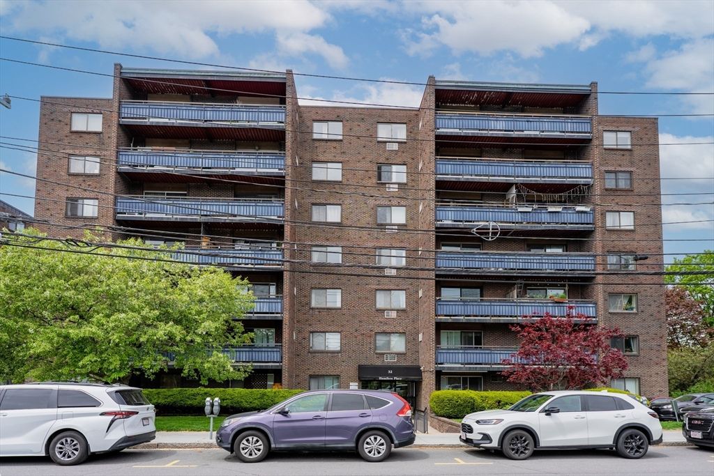 32 Whites Ave D13A, Watertown, MA 02472
