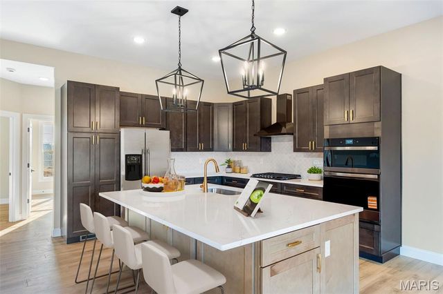 2409 Fiddlers Close 111 STB, Washington, MO 63090