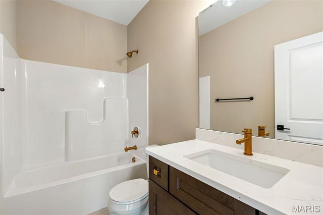 2409 Fiddlers Close 111 STB, Washington, MO 63090