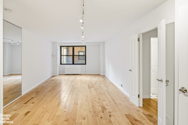 305 E 40th St Apt 10A, New York City, NY 10017