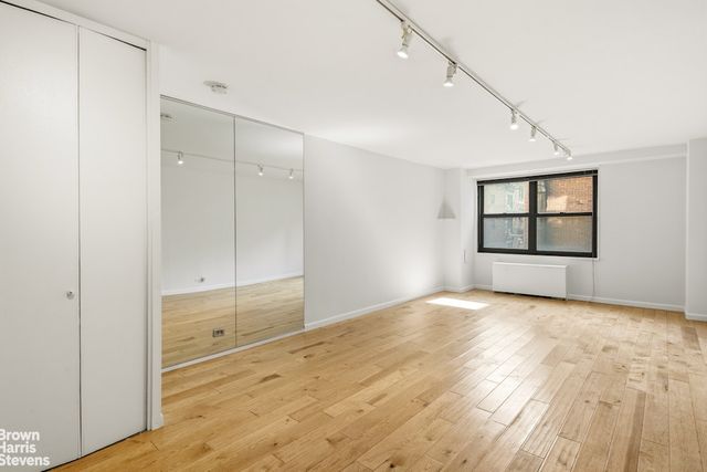 305 E 40th St Apt 10A, New York City, NY 10017