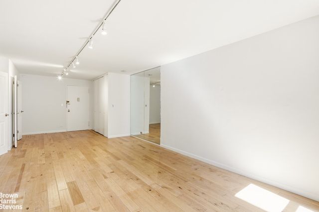 305 E 40th St Apt 10A, New York City, NY 10017