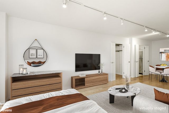 305 E 40th St Apt 10A, New York City, NY 10017