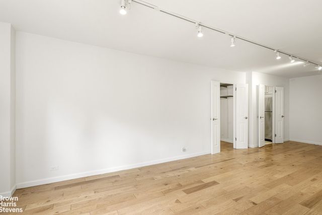 305 E 40th St Apt 10A, New York City, NY 10017